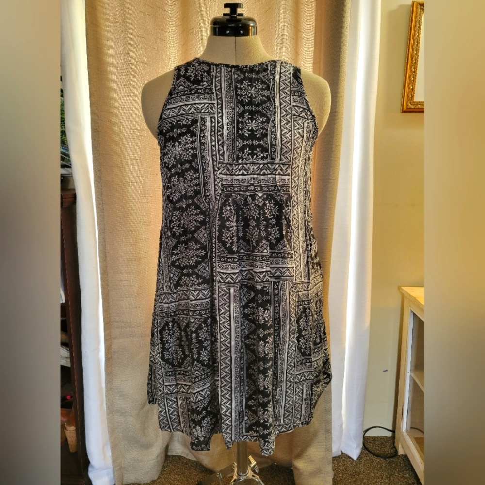 Black and White Shift Dress with pockets